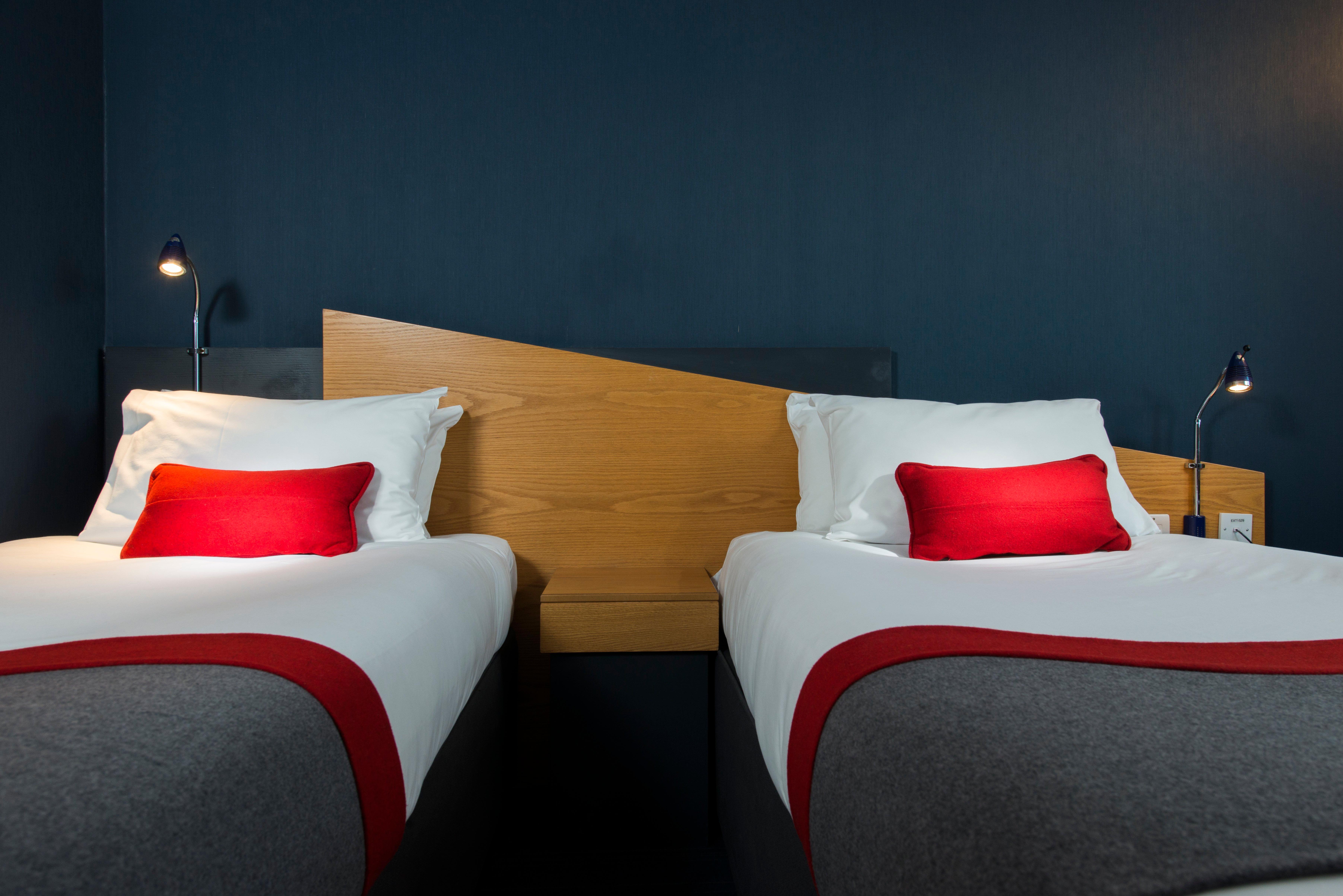 Holiday Inn Express Exeter East By Ihg Exterior photo