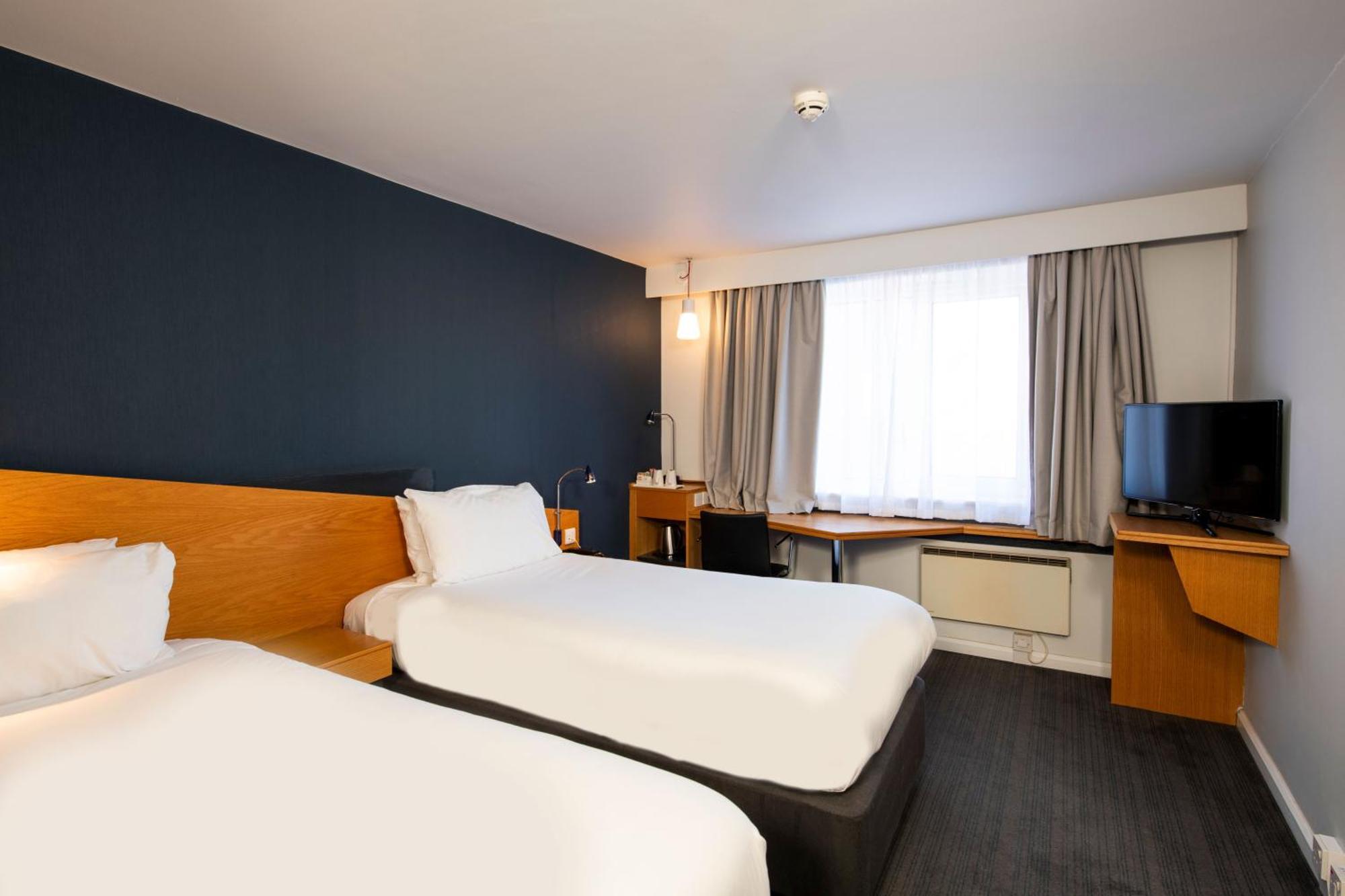 Holiday Inn Express Exeter East By Ihg Exterior photo