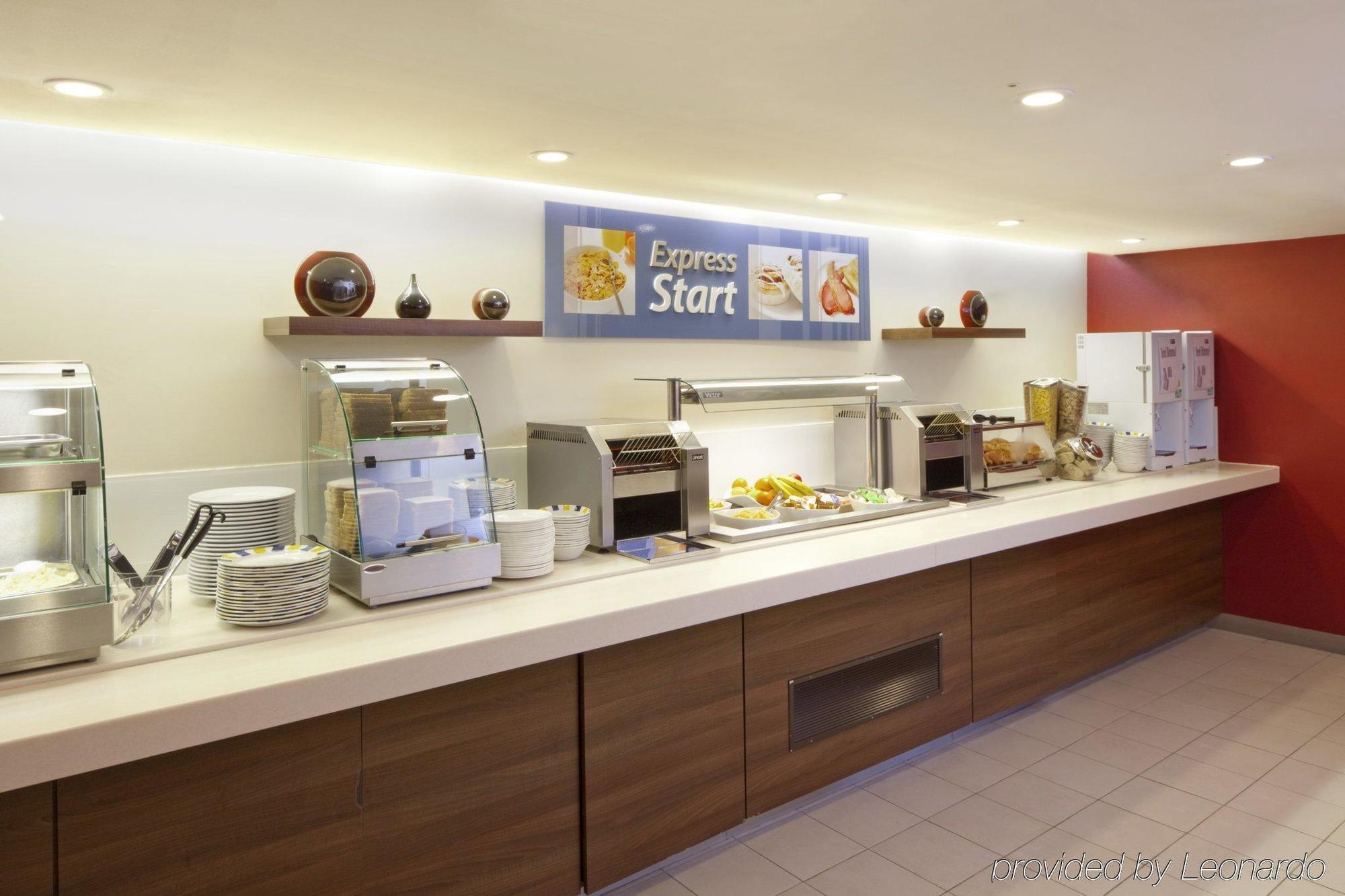 Holiday Inn Express Exeter East By Ihg Exterior photo