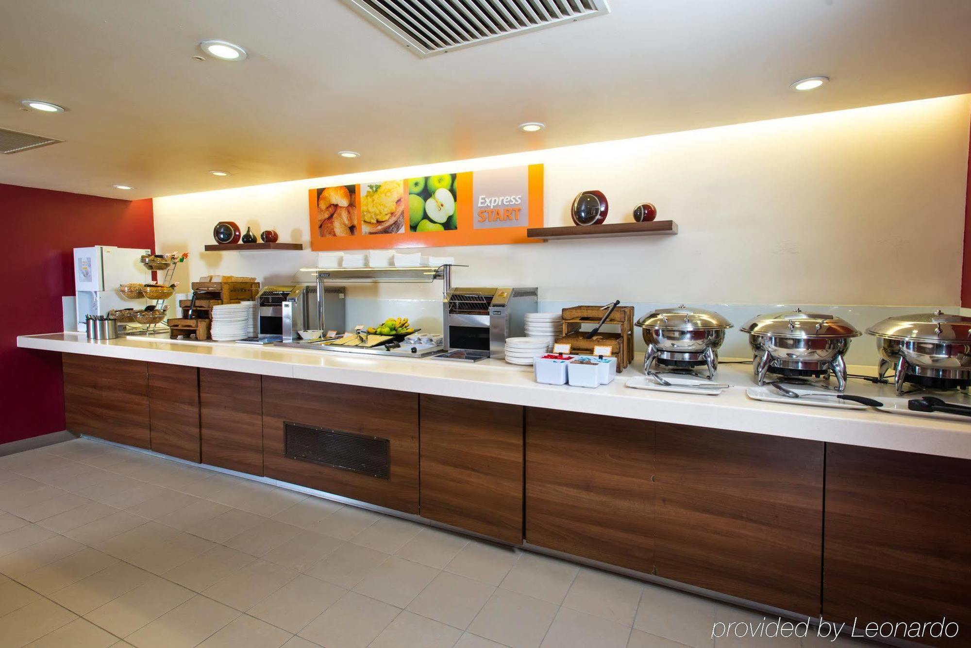 Holiday Inn Express Exeter East By Ihg Exterior photo